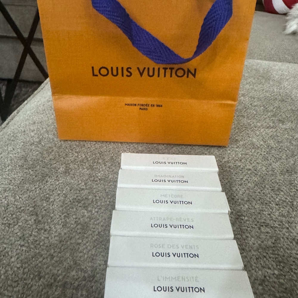 Louis Vuitton Fragrance Collection in White Packaging - Picture 5 of 5